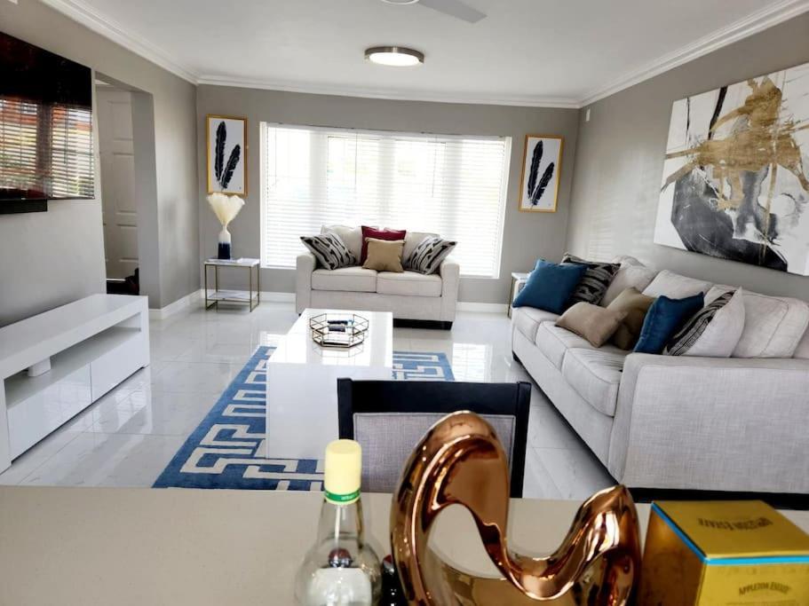 Villa Brand New Luxurious Townhouse In Negril Extérieur photo