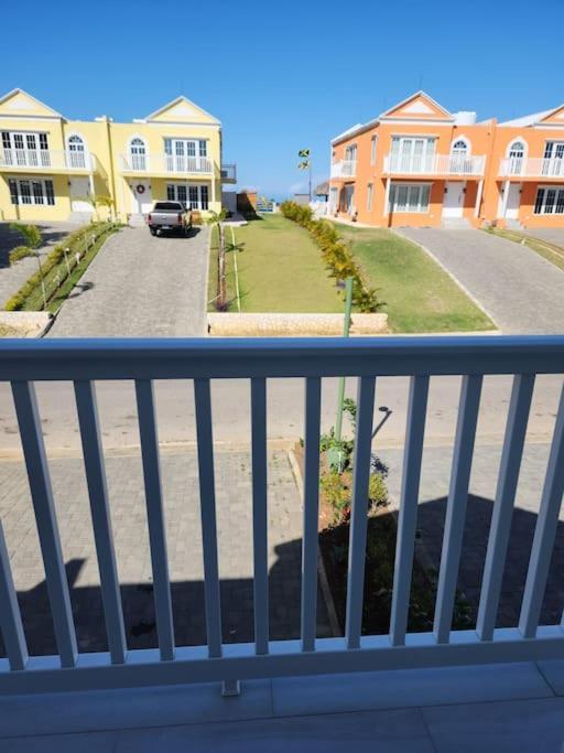 Villa Brand New Luxurious Townhouse In Negril Extérieur photo