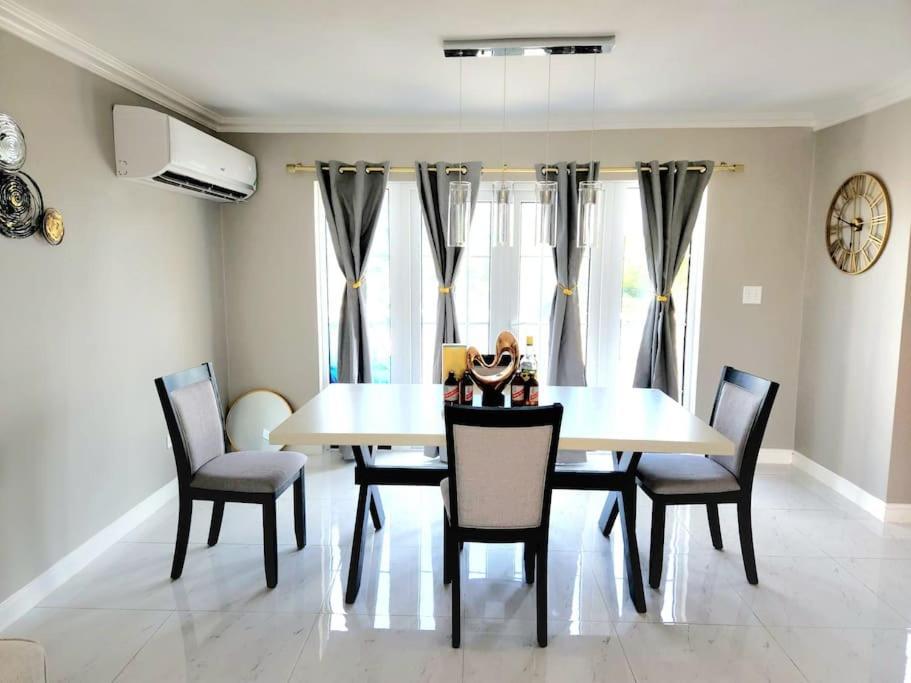 Villa Brand New Luxurious Townhouse In Negril Extérieur photo